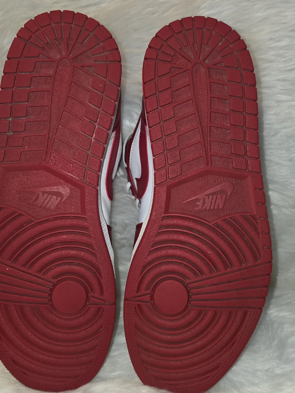 Nike Air Jordan 1 Low - White & Red